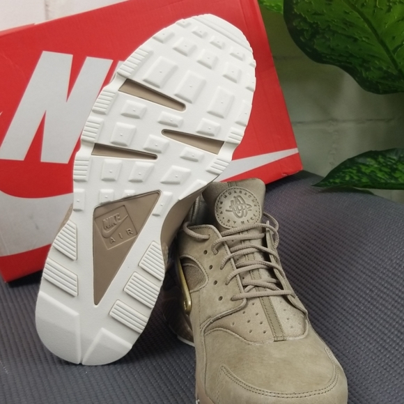 Nike Air Huarache Run Premium "Gold Rush" - Picture 4 of 8